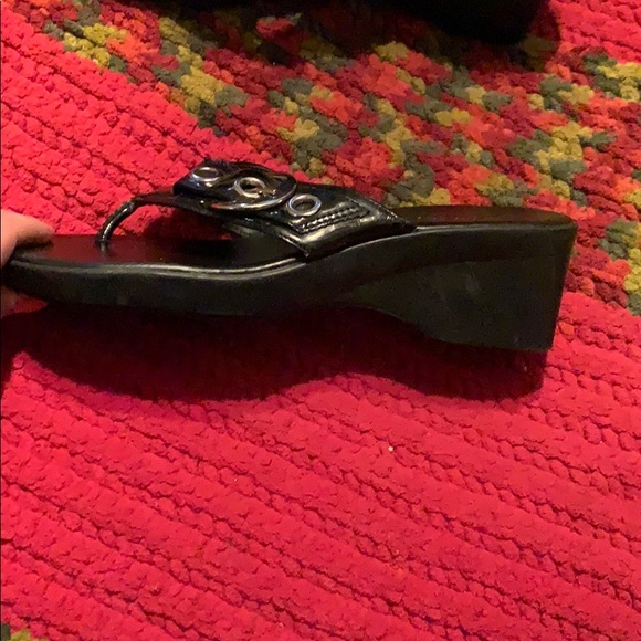 Aerosoles black buckled sandals - Picture 2 of 4